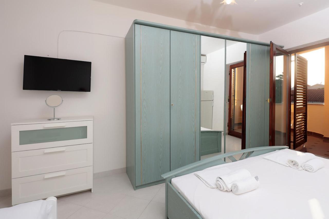 City Pool Apartments Novalja Exterior foto