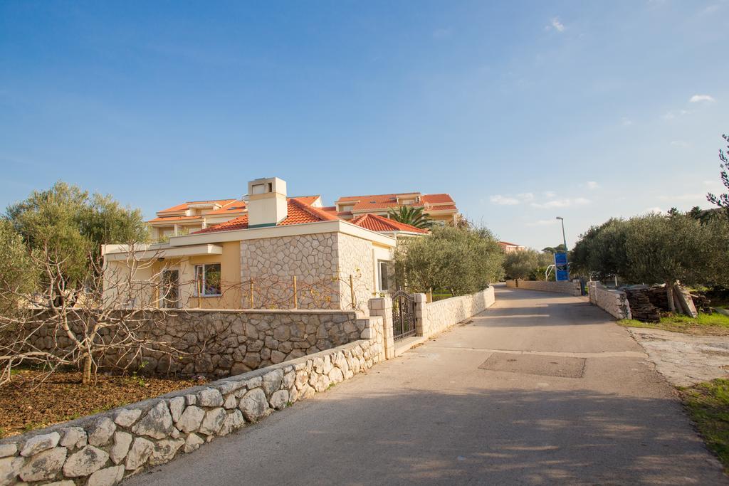 City Pool Apartments Novalja Exterior foto