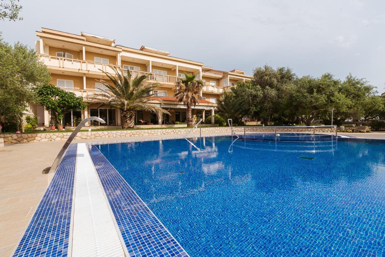 City Pool Apartments Novalja Exterior foto